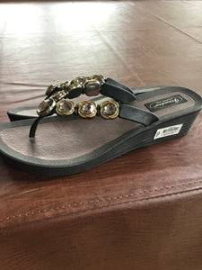 Gorgeous bling sandals with wedge V-thong sandal black