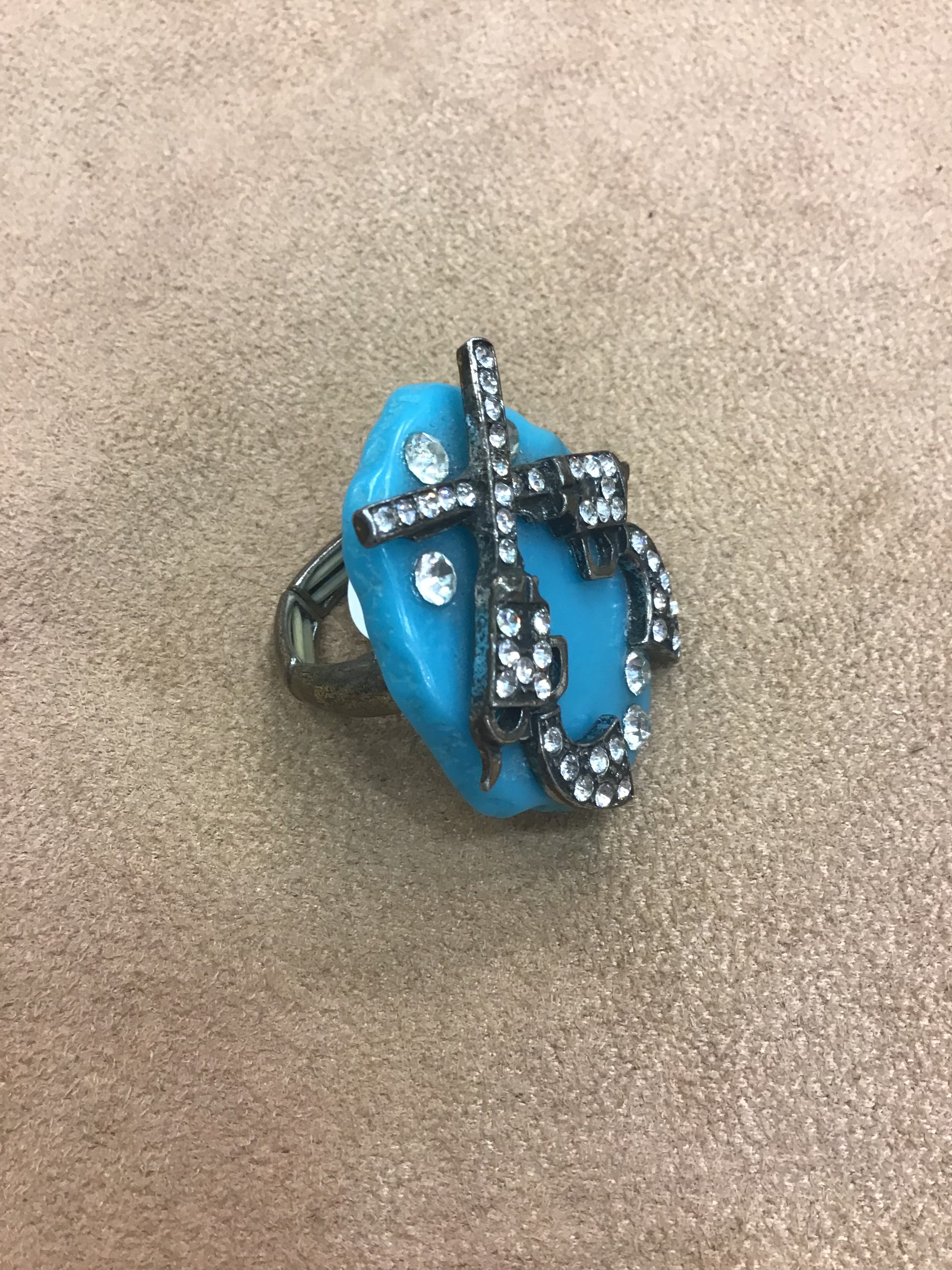 Turquoise Stone Ring With Two Revolvers