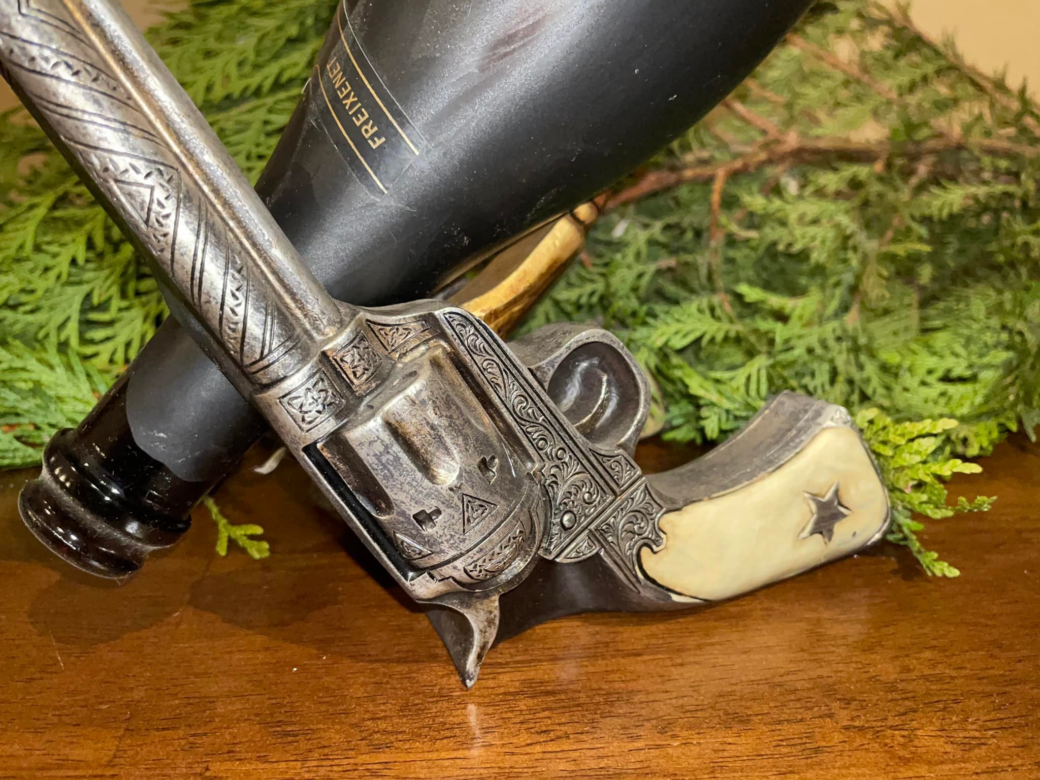 Rustic Double Colt Revolver Gun Wine Bottle Holder