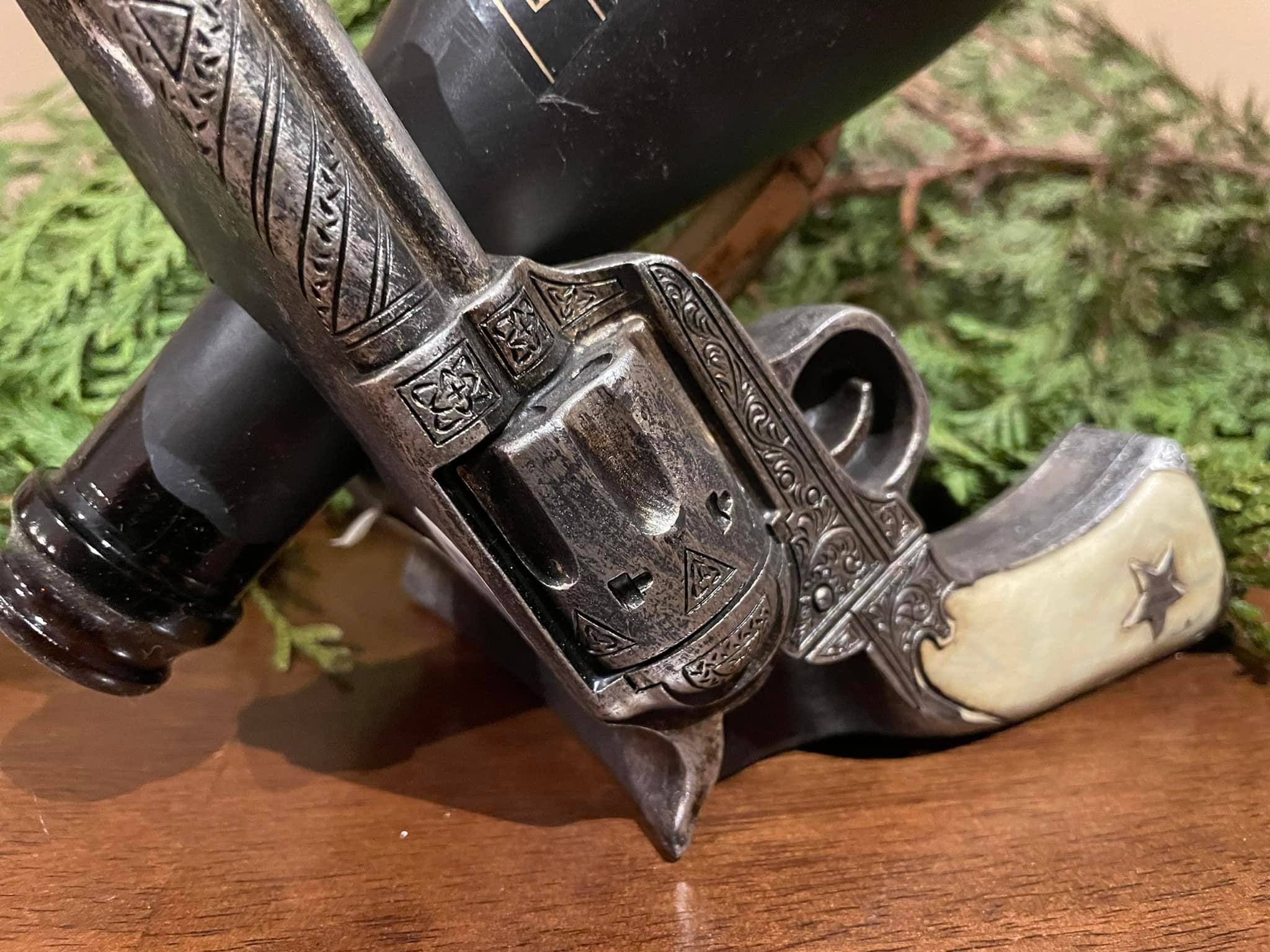 Rustic Double Colt Revolver Gun Wine Bottle Holder