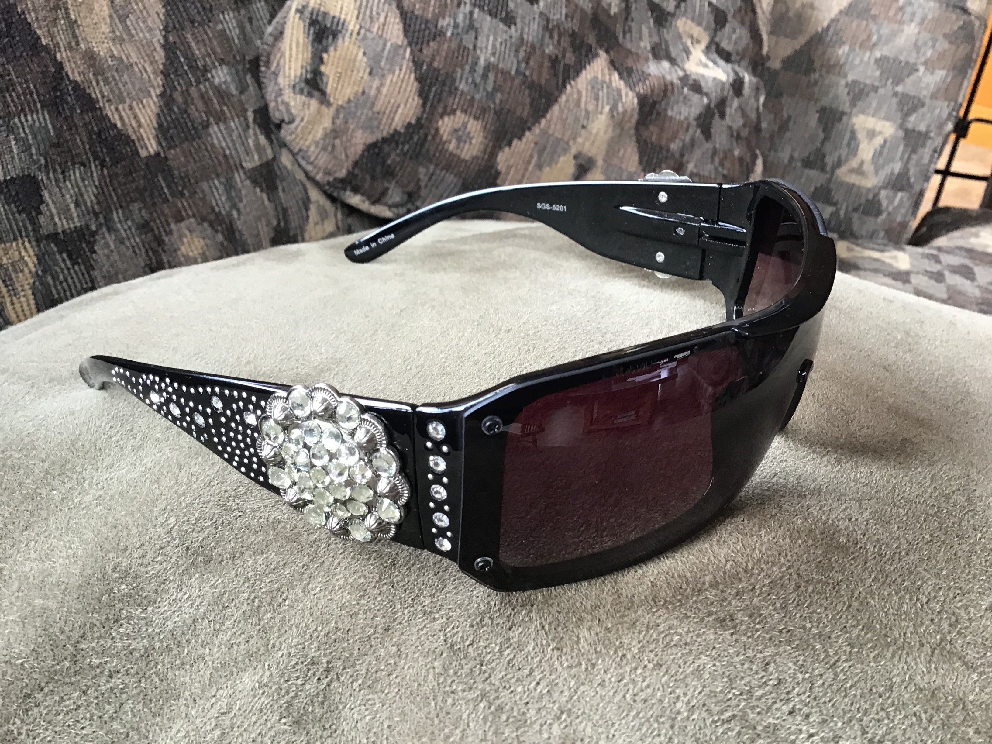 Gorgeous bling Concho studded UV 400 Montana west sunglasses