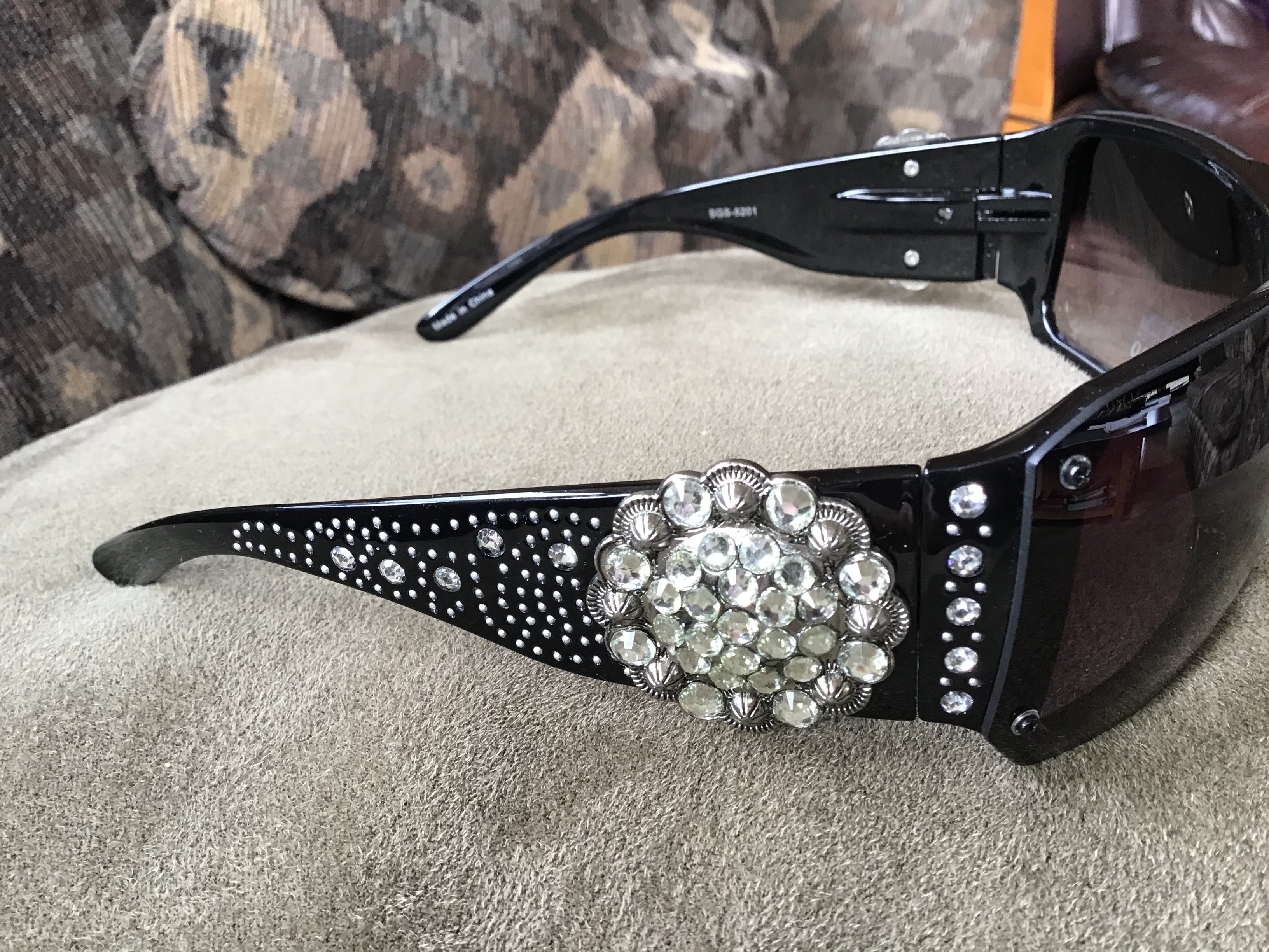 Gorgeous bling Concho studded UV 400 Montana west sunglasses