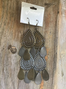 Mineral block, glycerine gold colours to offer  Western bohemian dangling earrings very light