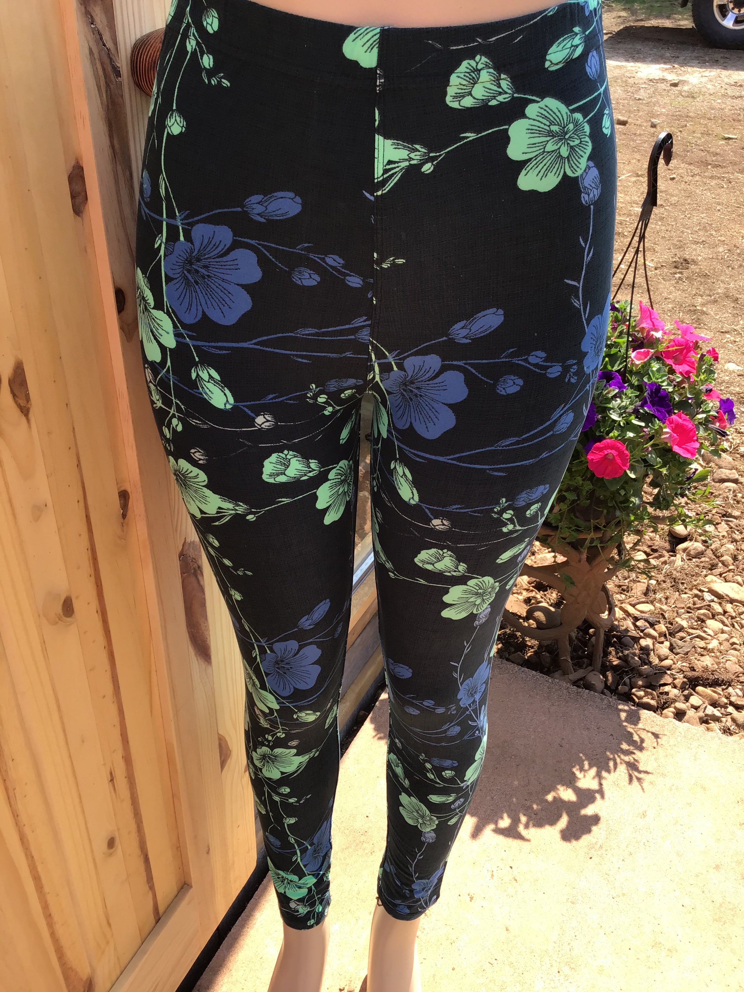 Women's best leggings BUTTERY SOFT LEGGINGS One Size Print Natural flo –  Tack-M-Up Stables