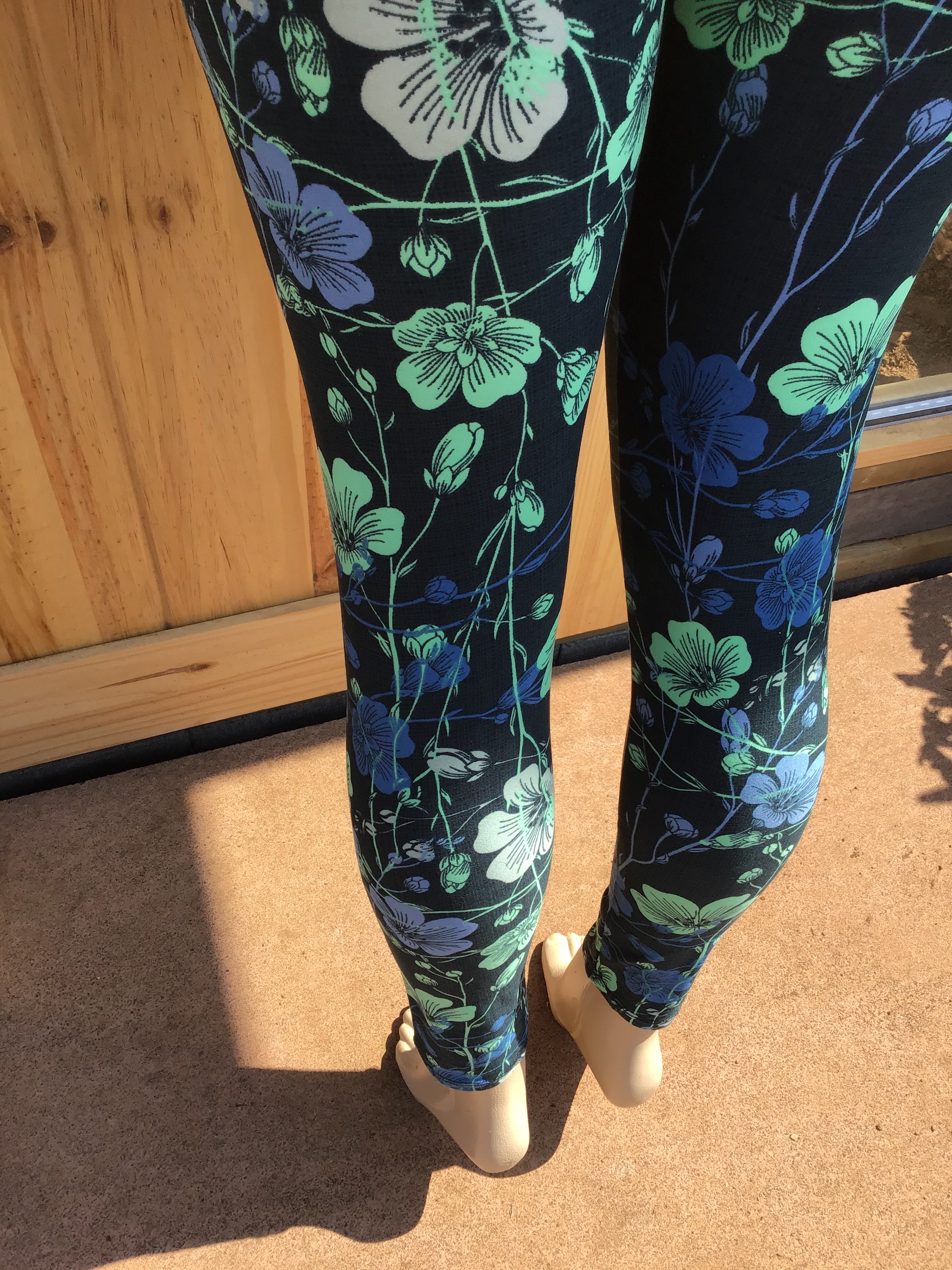 Women's best leggings BUTTERY SOFT LEGGINGS One Size Print Natural flo –  Tack-M-Up Stables