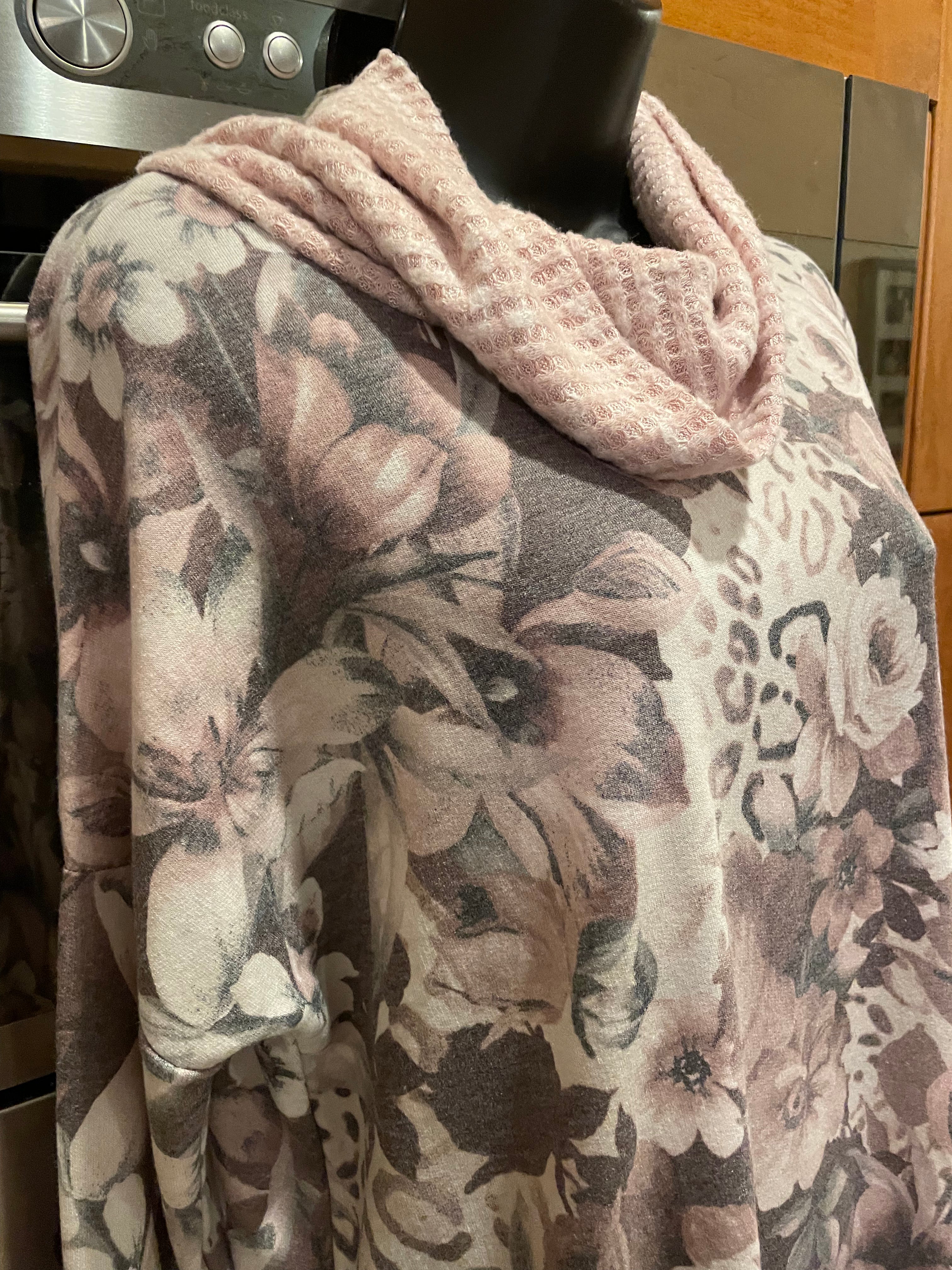 Long sleeve floral print Turtleneck Cowl style