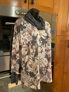 Long sleeve Print with floral print Turtleneck Cowl style